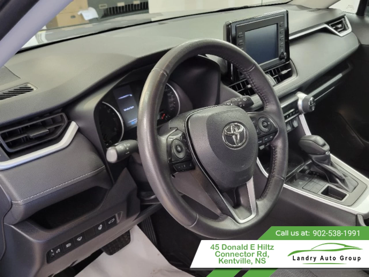 2022 Toyota RAV4 XLE Main Image