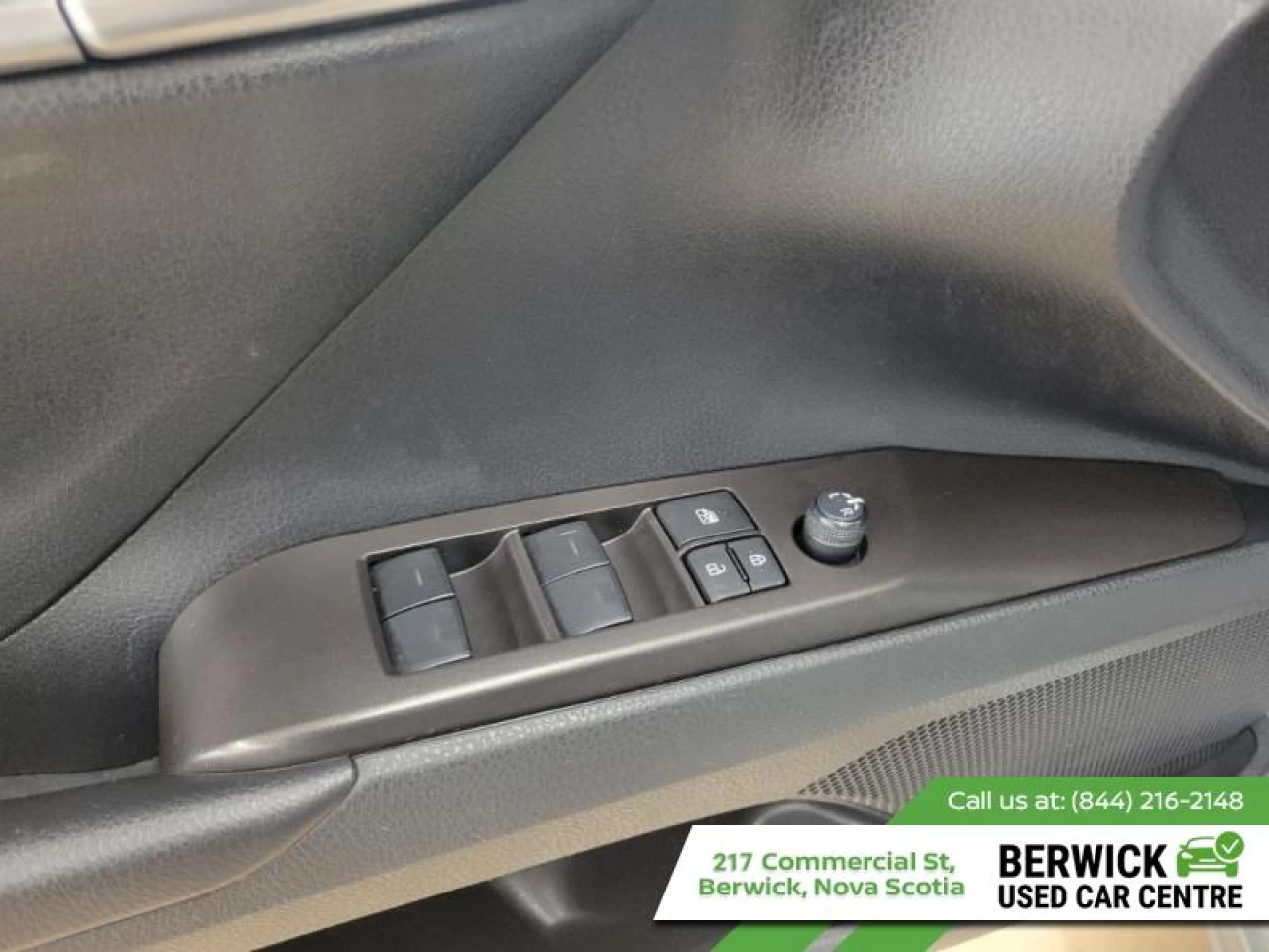 2023 Toyota Camry SE Main Image