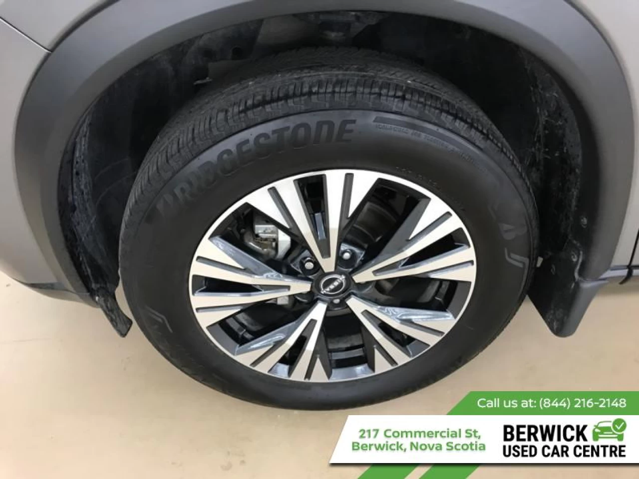 2023 Nissan Rogue SV Moonroof Main Image