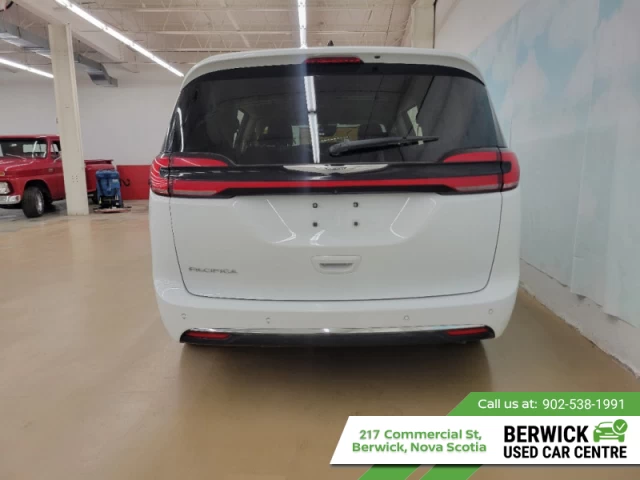 Chrysler Pacifica Touring L 2023