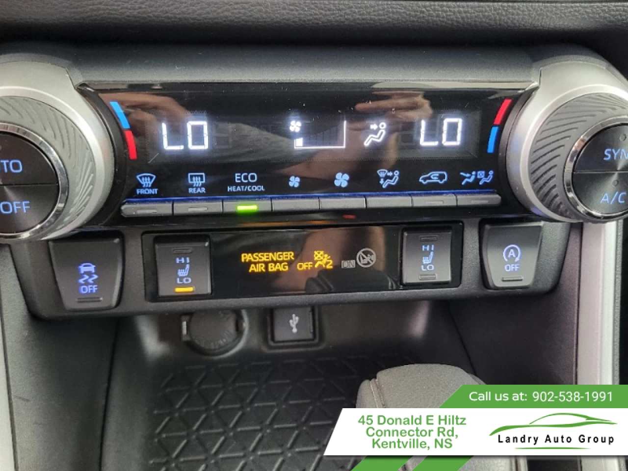 2022 Toyota RAV4 XLE Main Image