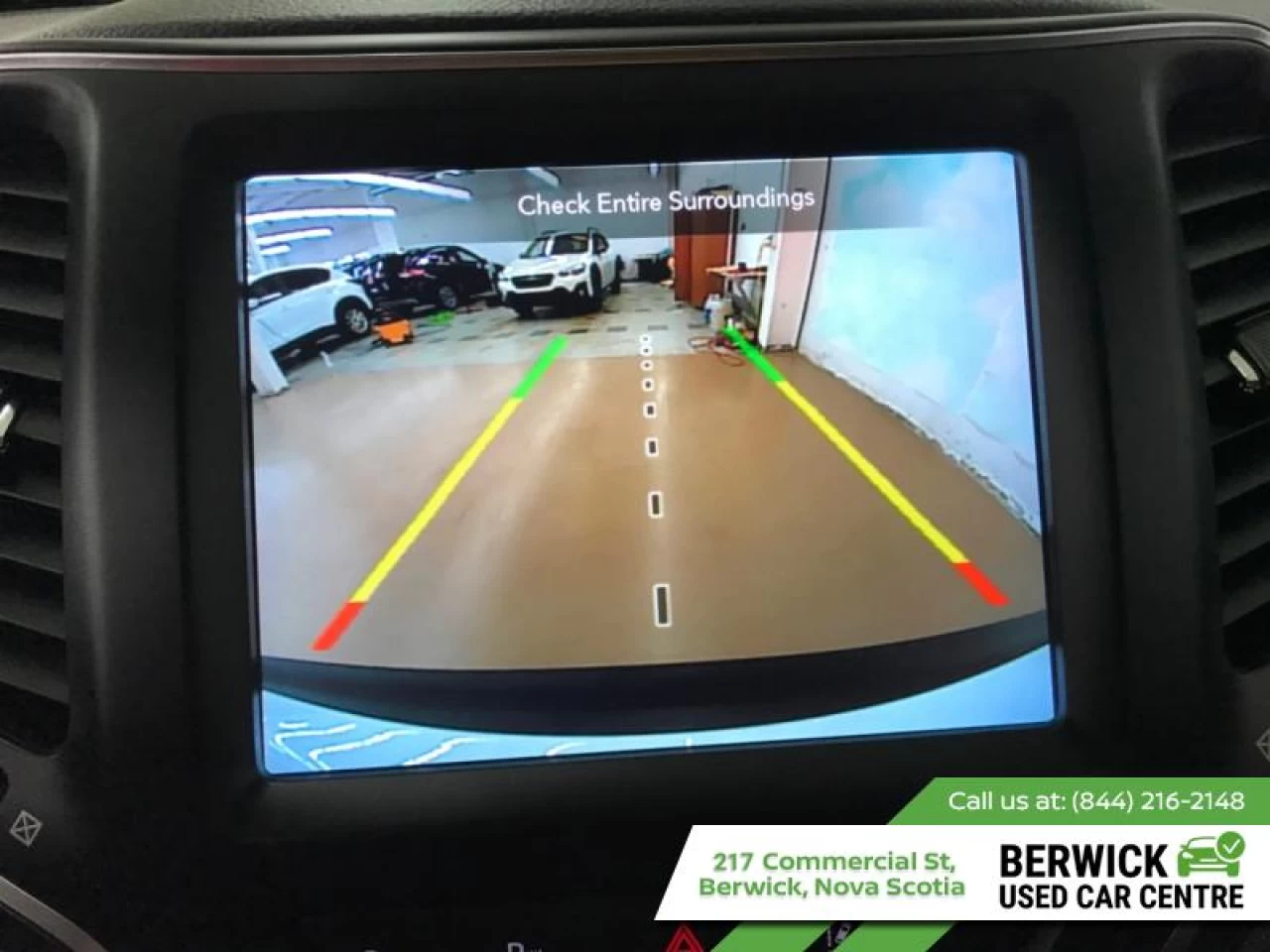 2023 Jeep Cherokee Altitude Main Image