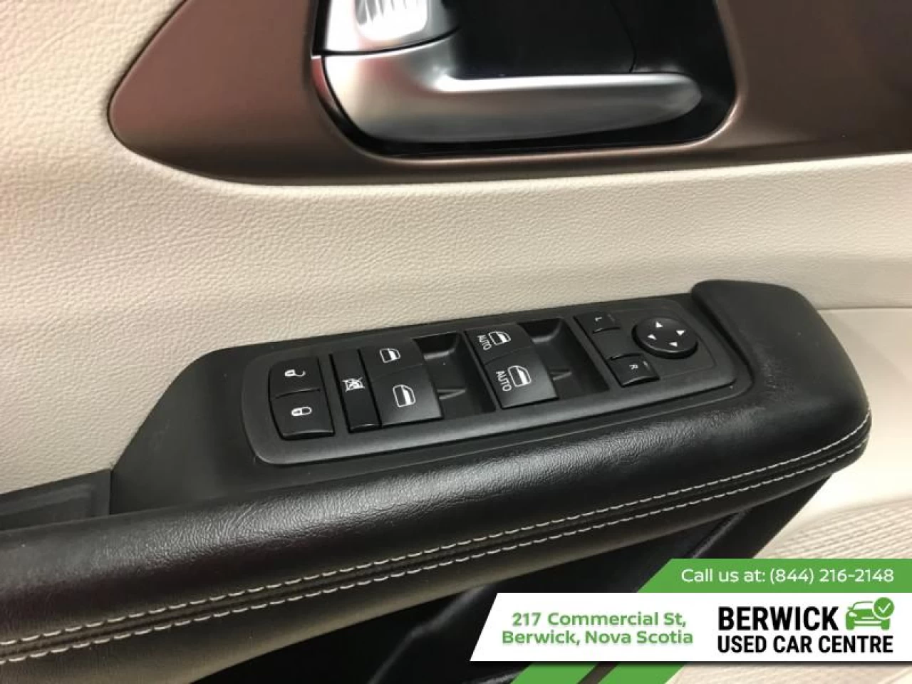2022 Chrysler Grand Caravan SXT Main Image
