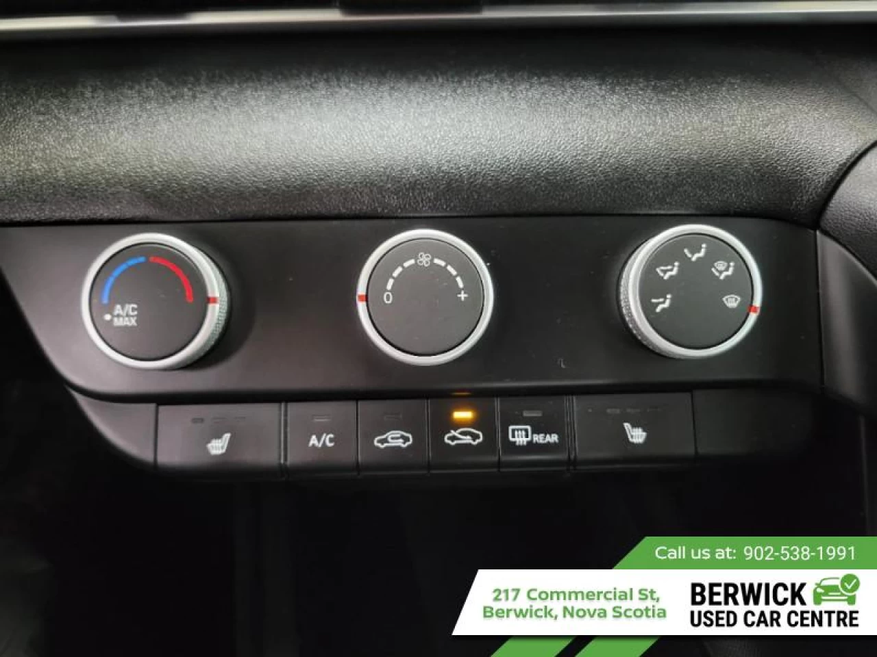 2021 Hyundai Elantra Essential Manual Main Image