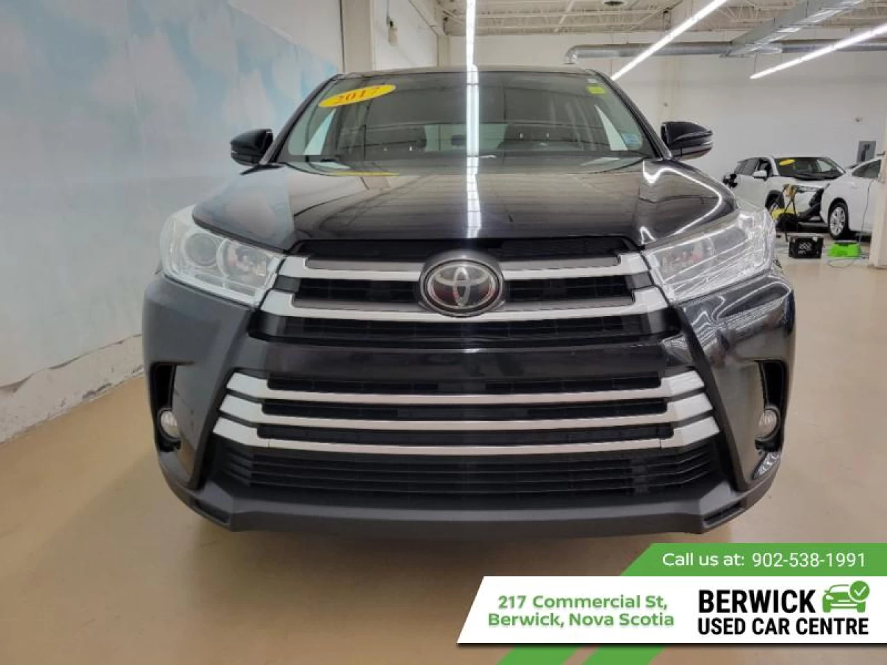 2017 Toyota Highlander LE Main Image