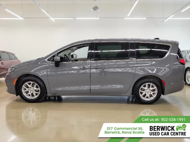 Chrysler Pacifica - 2023