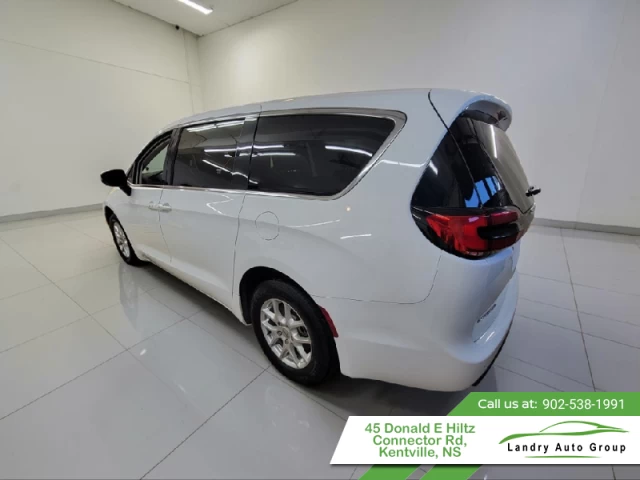 Chrysler Pacifica Touring L 2023