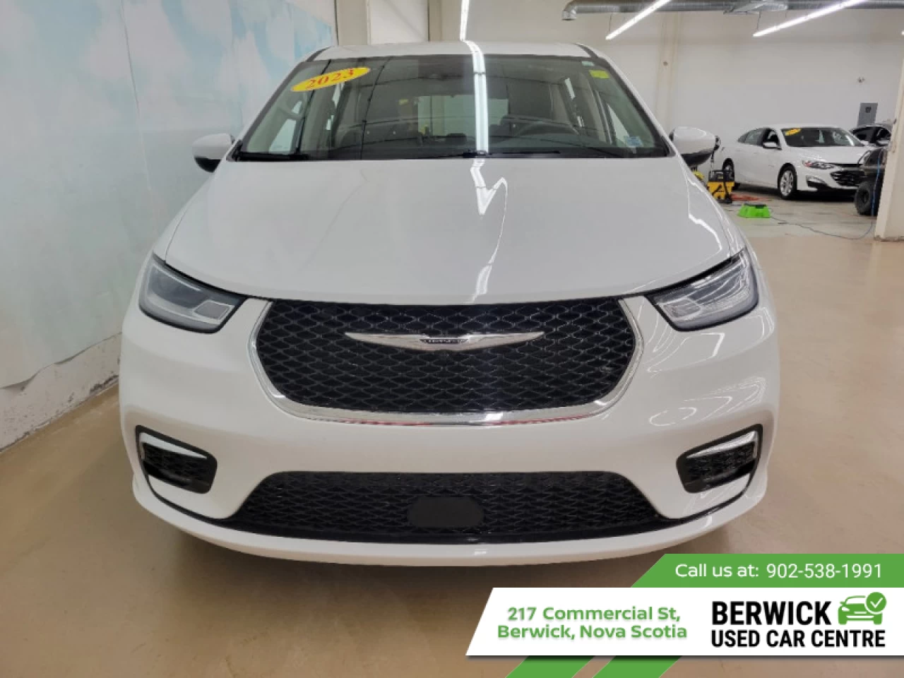 2023 Chrysler Pacifica Touring L Main Image