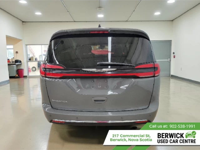 Chrysler Pacifica Touring L 2023