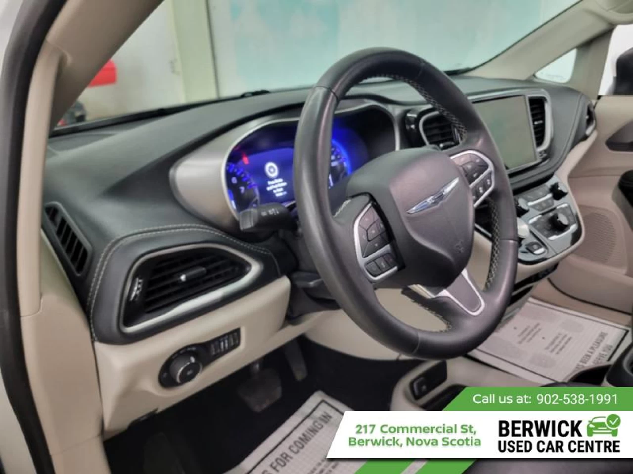 2023 Chrysler Pacifica Touring L Main Image