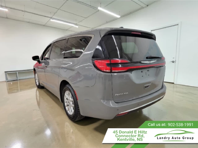 Chrysler Pacifica Touring L 2023