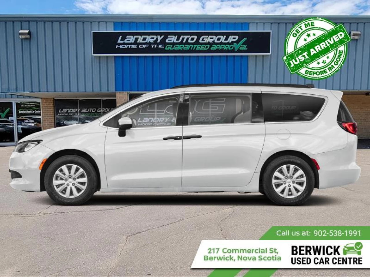 2023 Chrysler Grand Caravan SXT Main Image