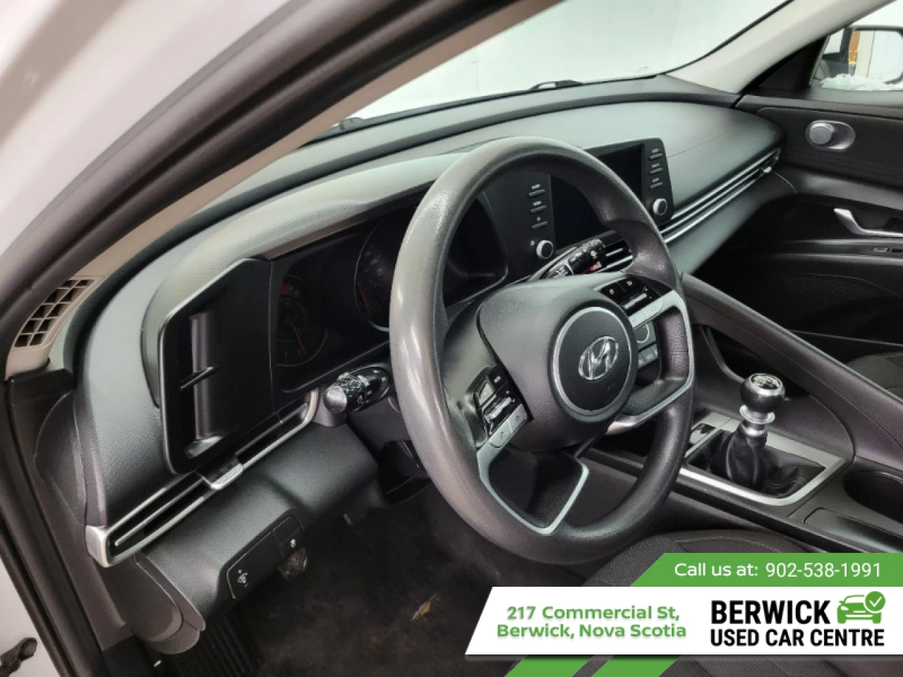 2021 Hyundai Elantra Essential Manual Main Image