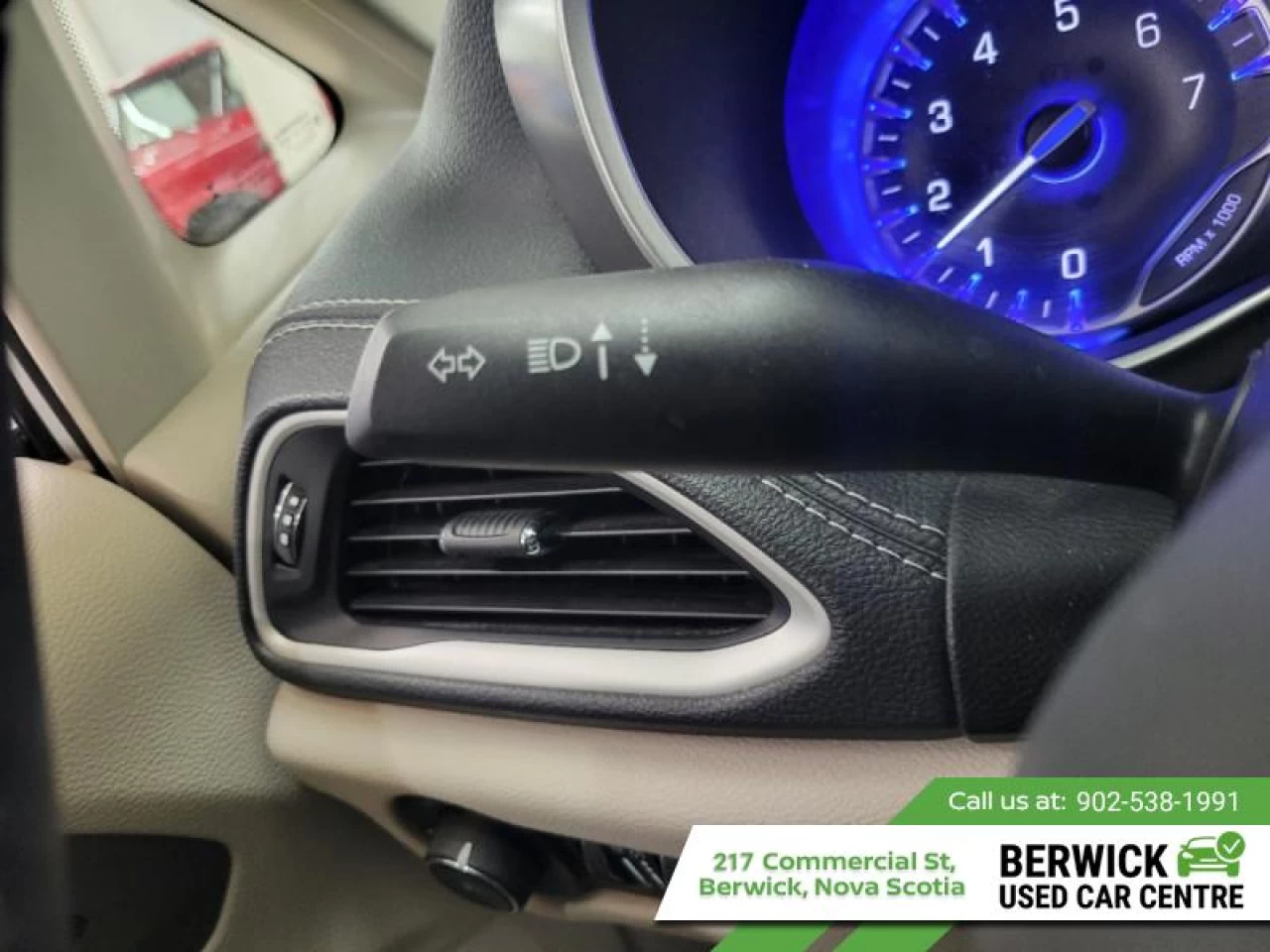 2023 Chrysler Pacifica Touring L Main Image