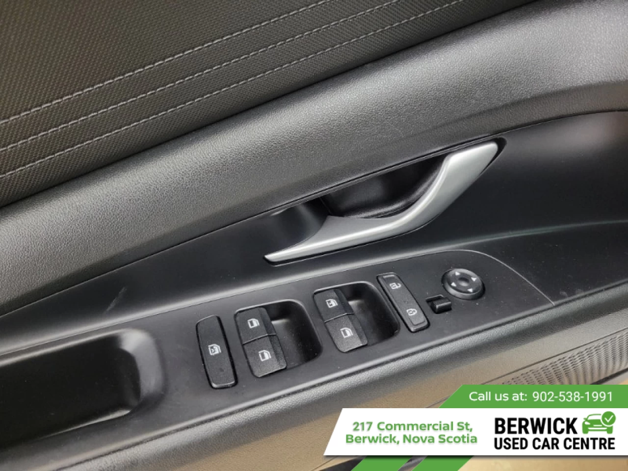 2021 Hyundai Elantra Essential Manual Main Image