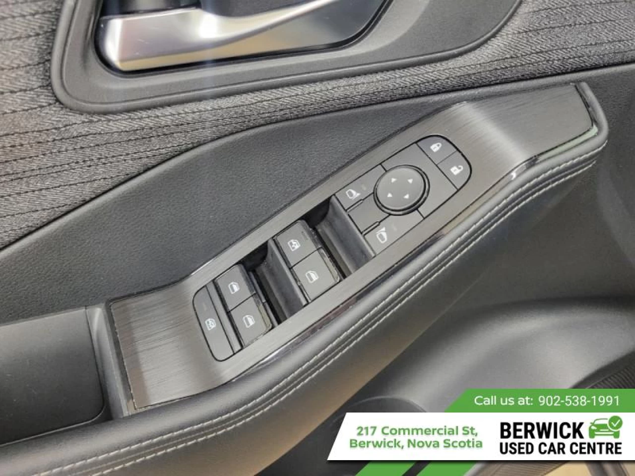 2023 Nissan Rogue SV Moonroof Main Image