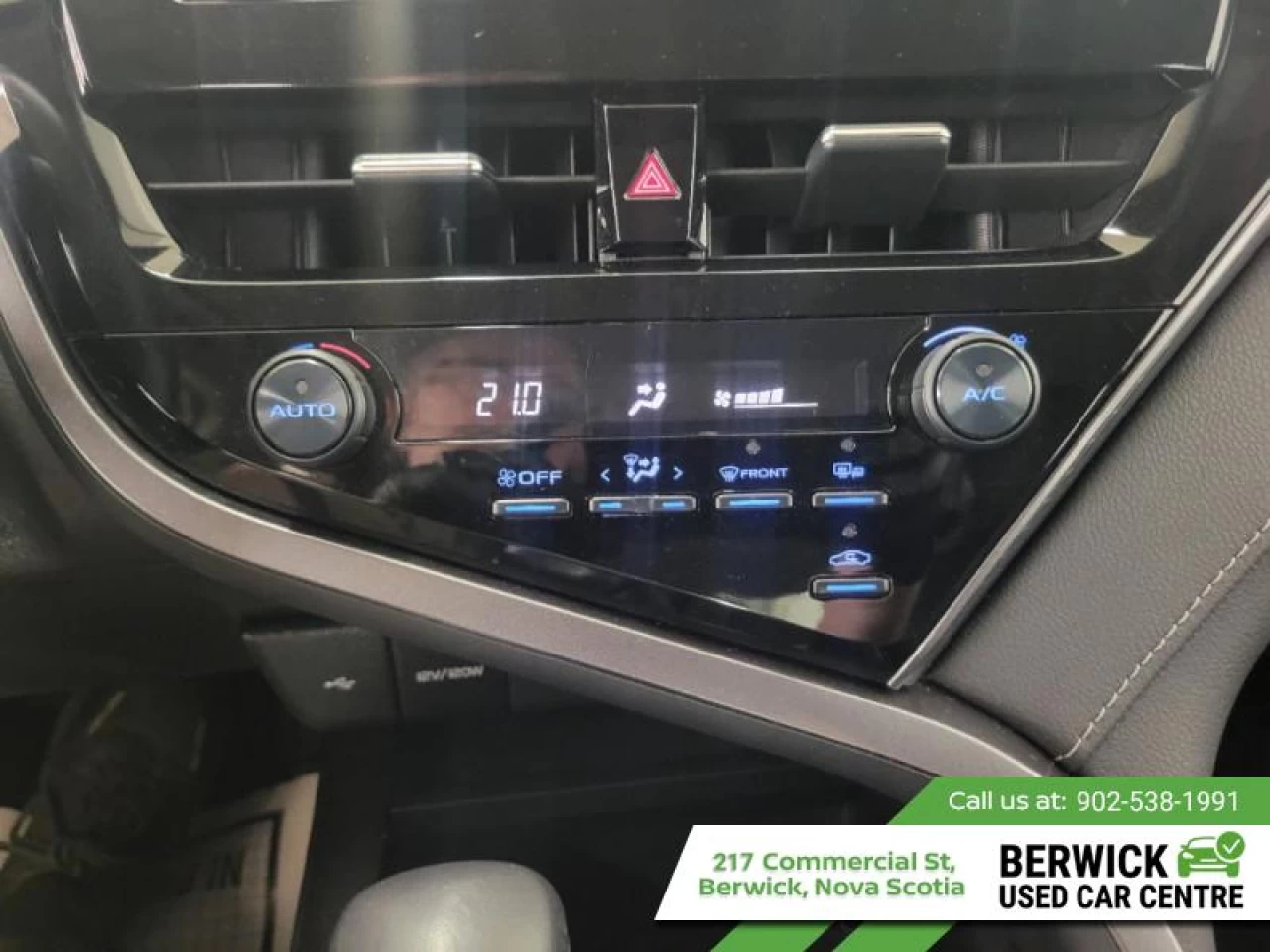 2023 Toyota Camry SE Main Image