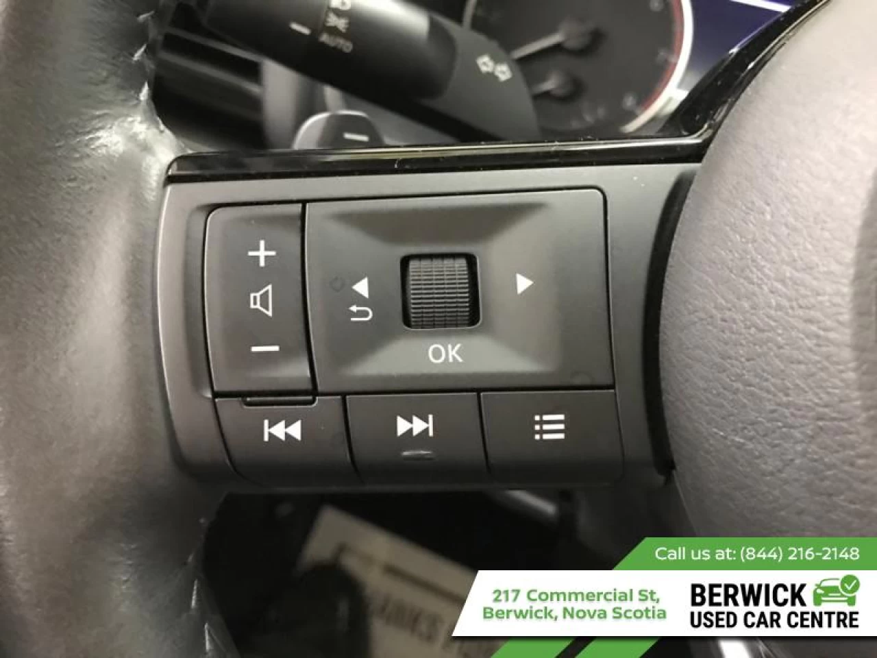 2023 Nissan Rogue SV Moonroof Main Image