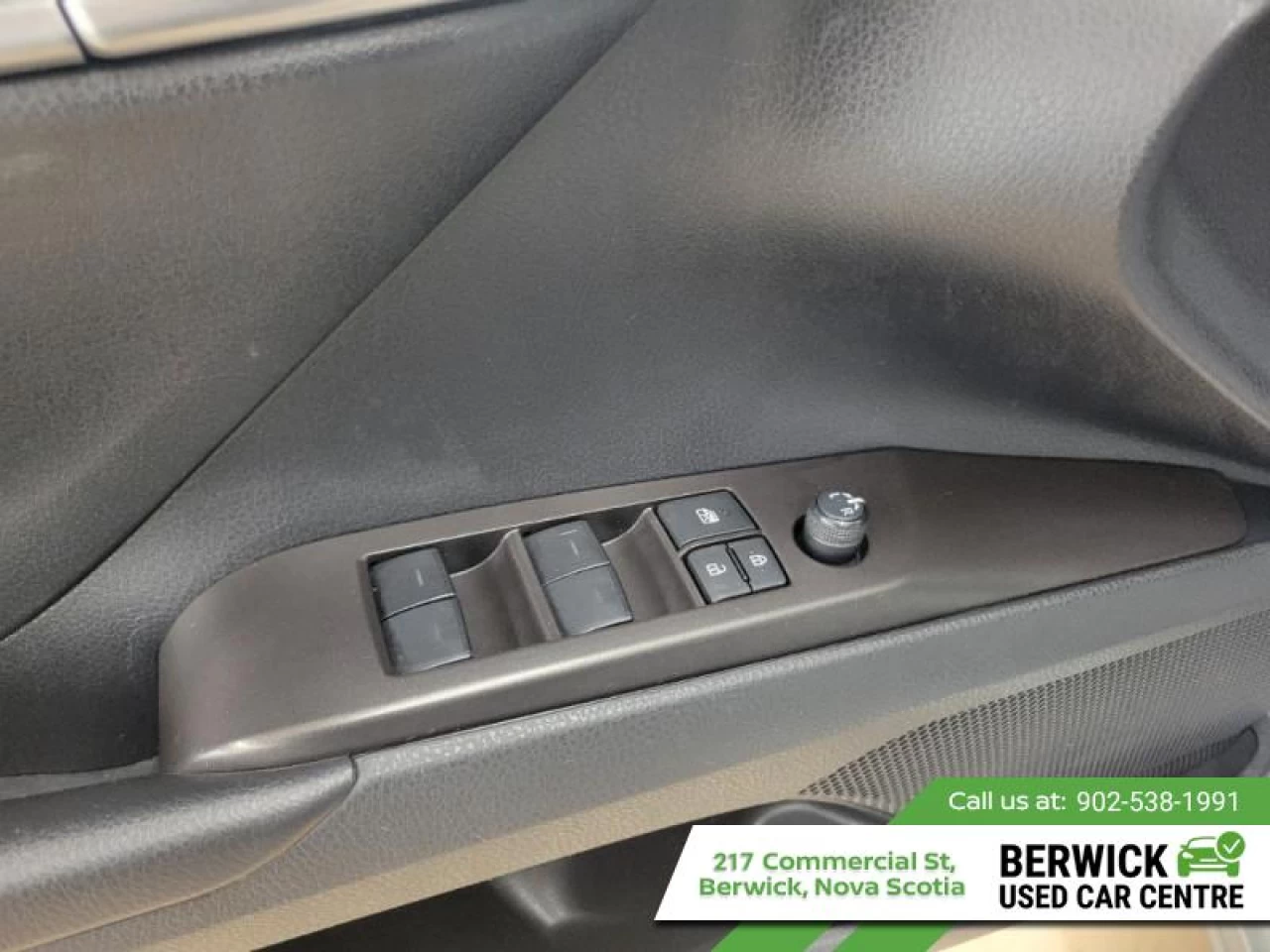 2023 Toyota Camry SE Main Image