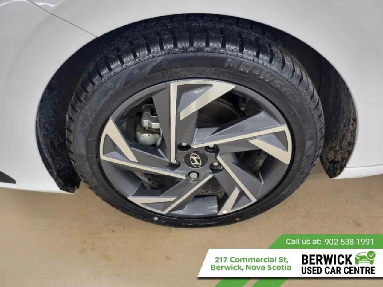 2025 Hyundai Elantra Preferred IVT w/Tech Pkg Main Image