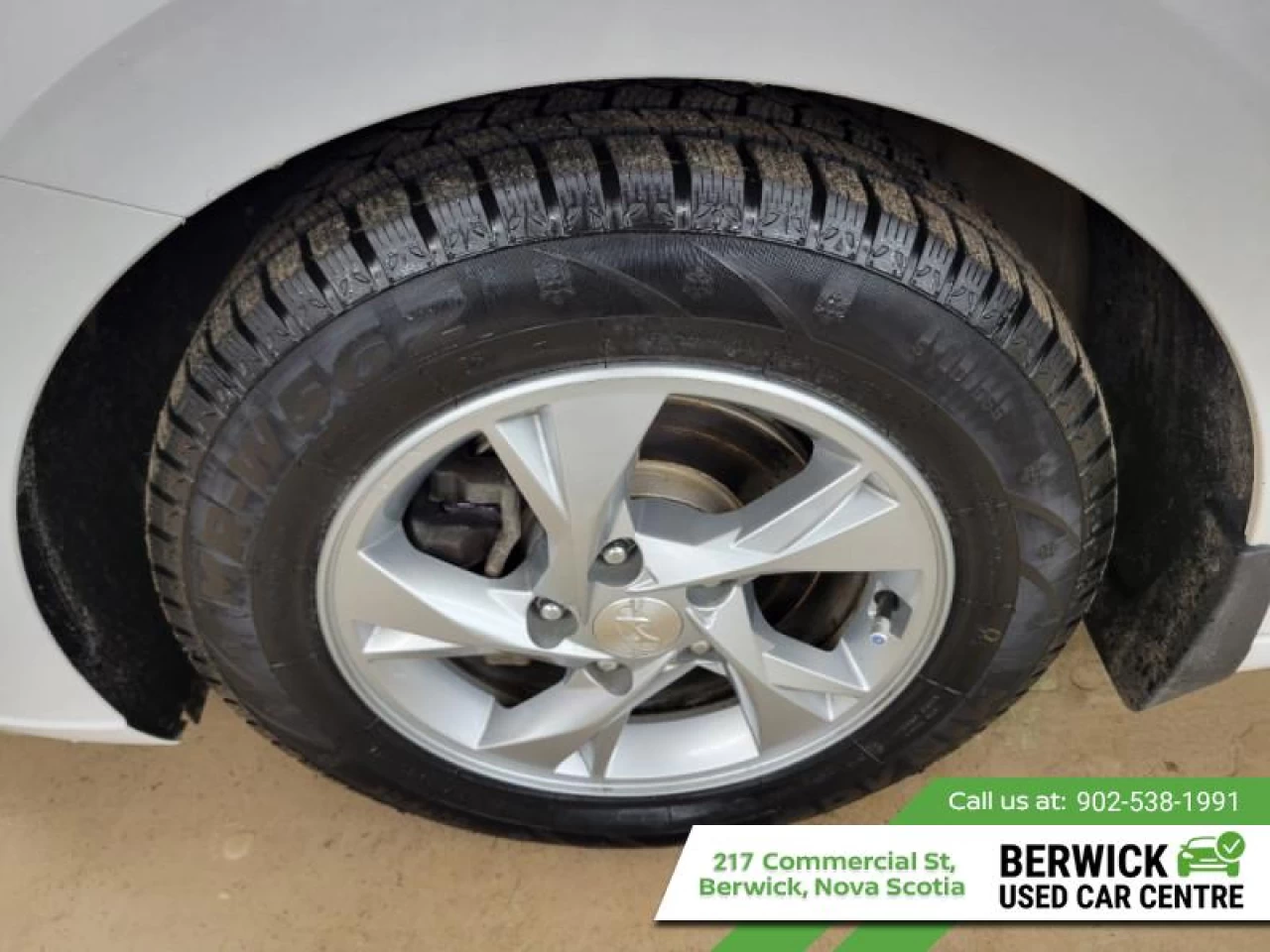 2021 Hyundai Elantra Essential Manual Main Image