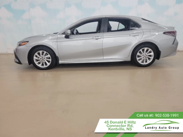 Toyota Camry SE 2023