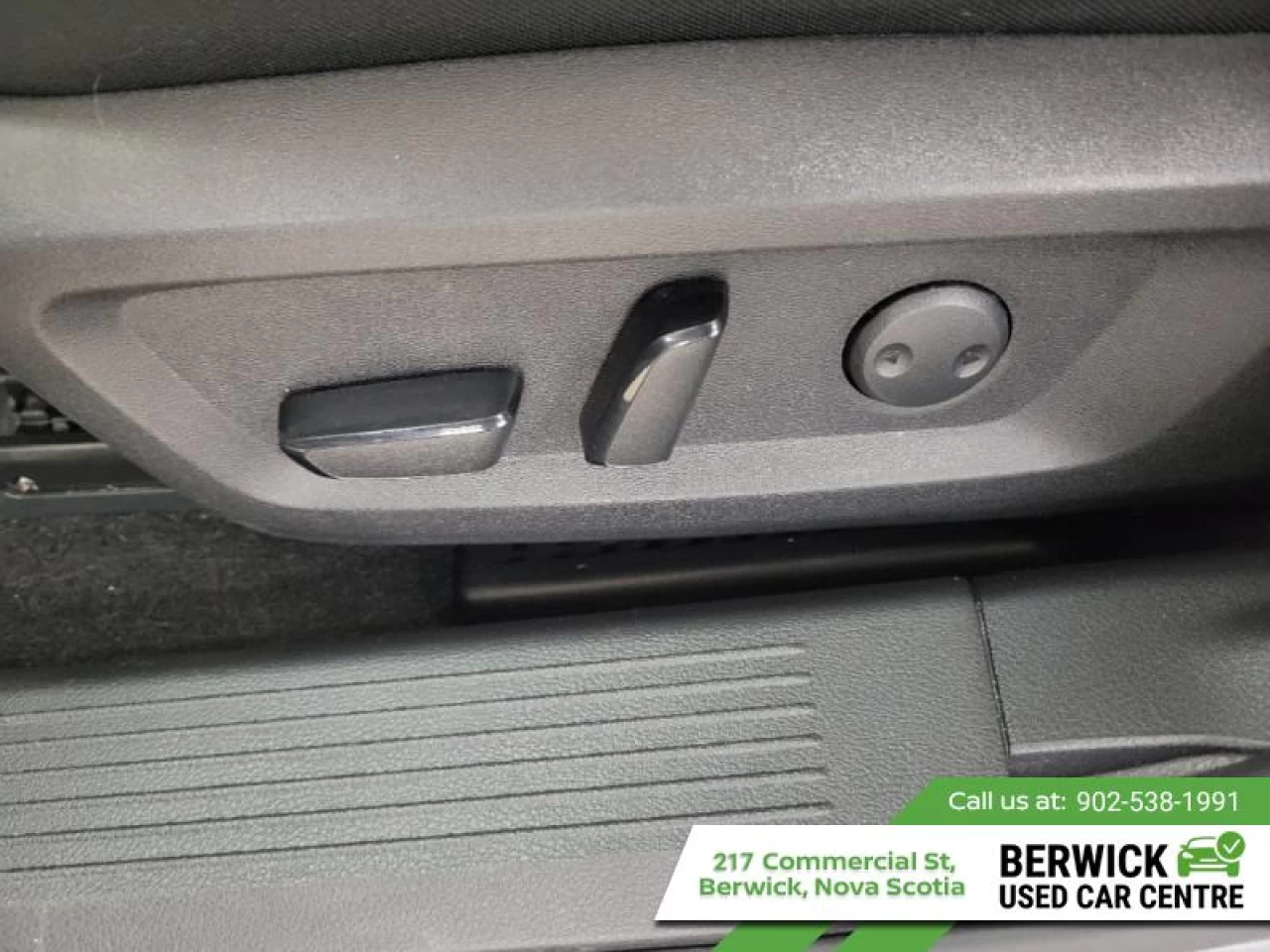 2023 Nissan Rogue SV Moonroof Main Image