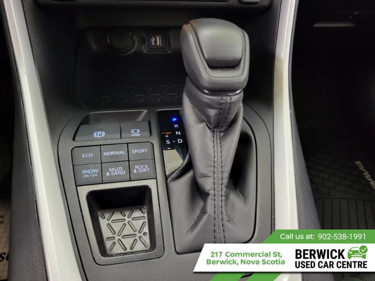 2025 Toyota RAV4 LE Main Image