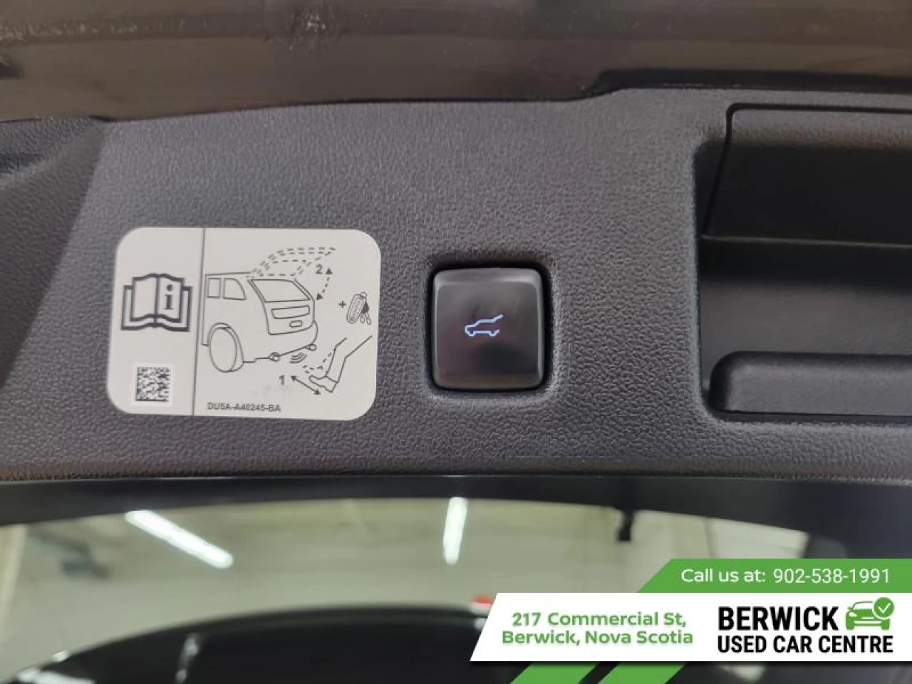 2020 Ford Escape Titanium Hybrid 4WD Main Image