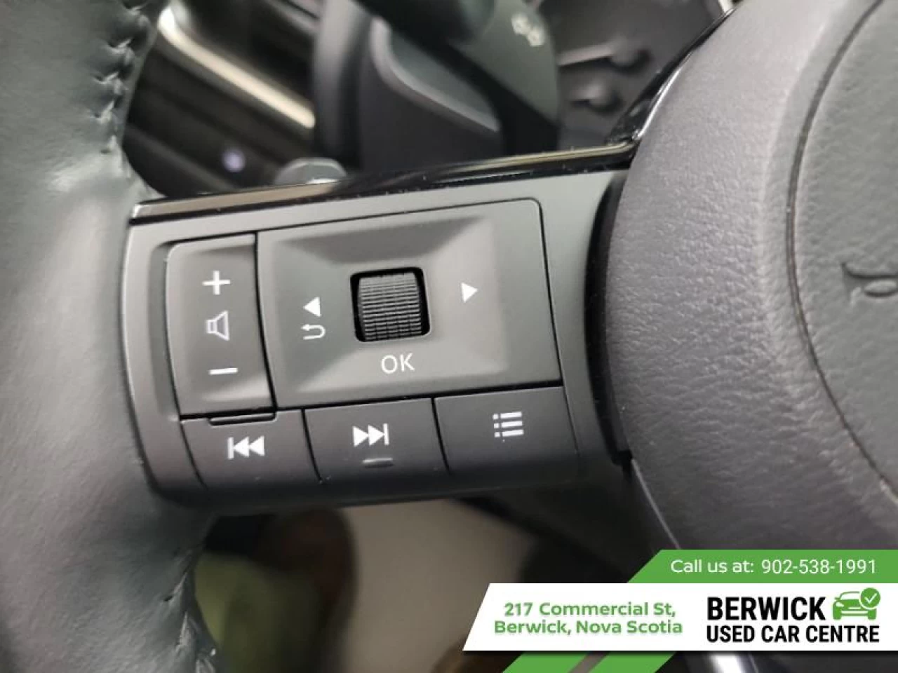 2023 Nissan Rogue SV Moonroof Main Image