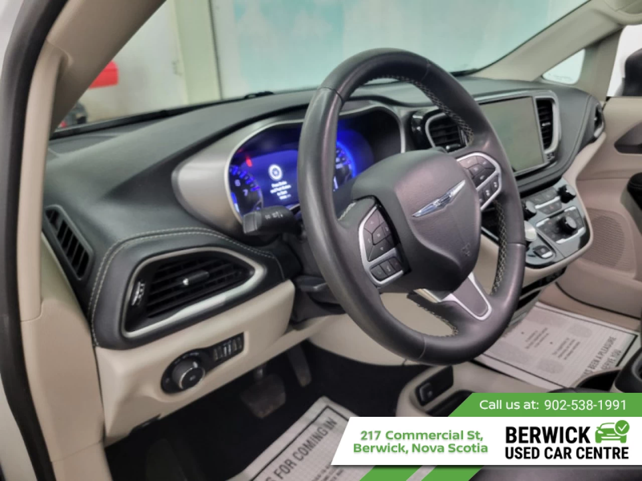2023 Chrysler Pacifica Touring L Main Image