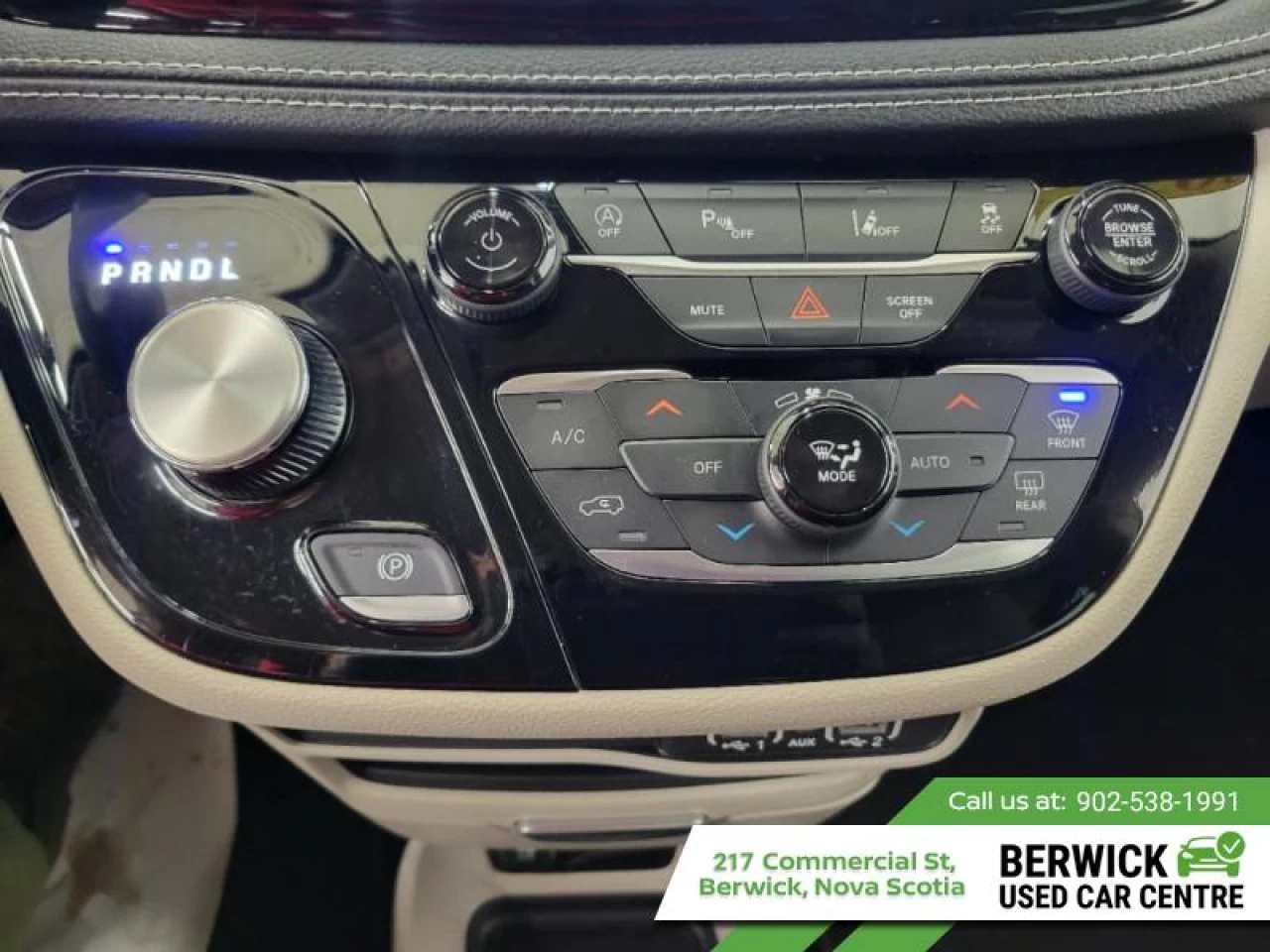 2023 Chrysler Pacifica Touring L Main Image