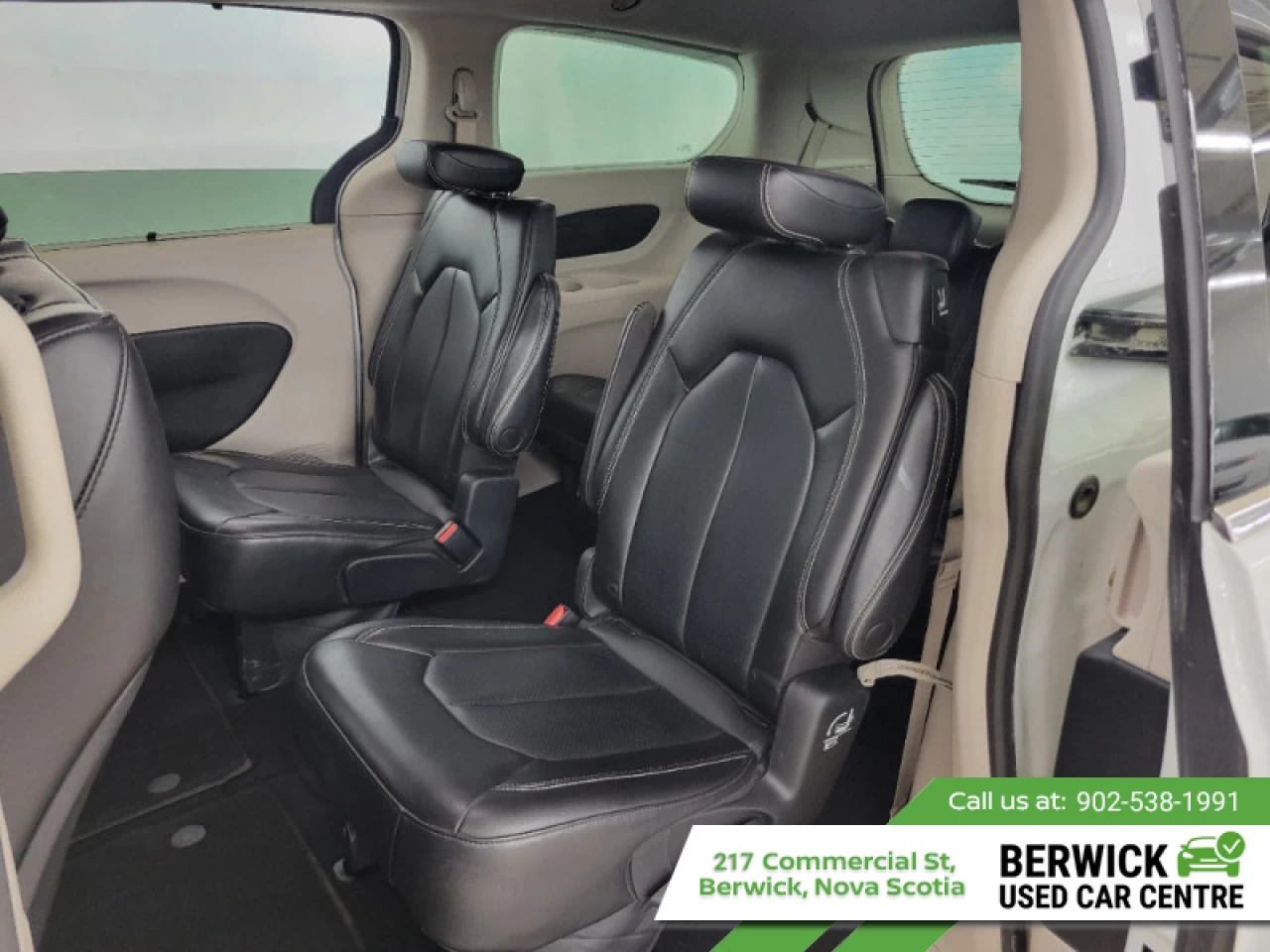 2023 Chrysler Pacifica Touring L Main Image