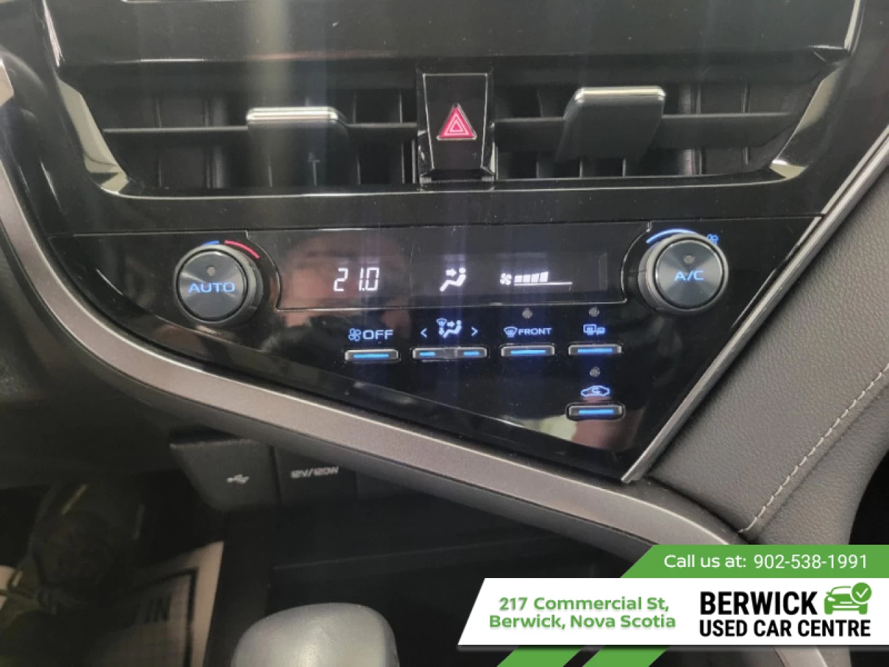 2023 Toyota Camry SE Main Image