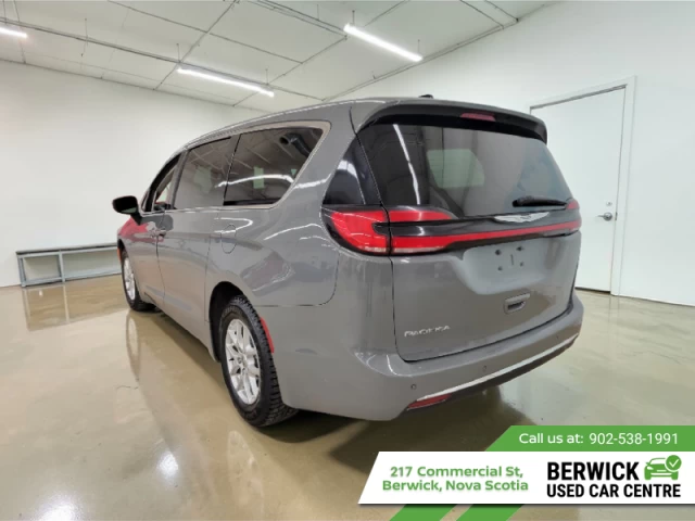 Chrysler Pacifica Touring L 2023