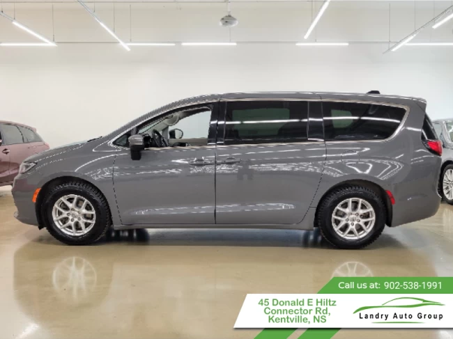 Chrysler Pacifica - 2023