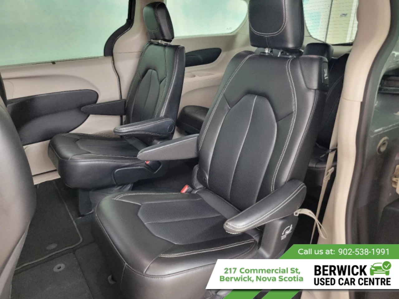 2023 Chrysler Pacifica Touring L Main Image