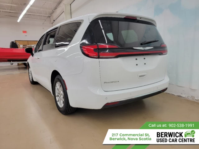 Chrysler Pacifica Touring L 2023