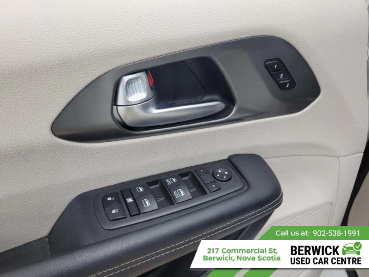 2023 Chrysler Pacifica Touring L Main Image