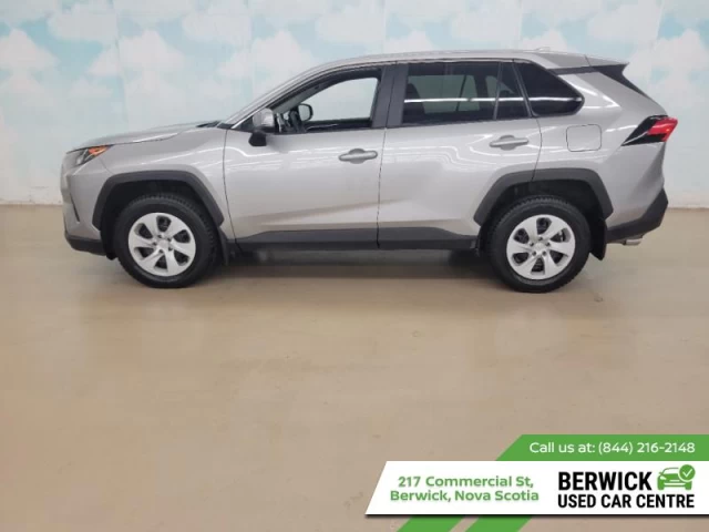 Toyota RAV4 LE 2024