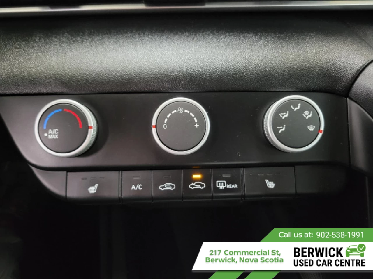 2021 Hyundai Elantra Essential Manual Main Image