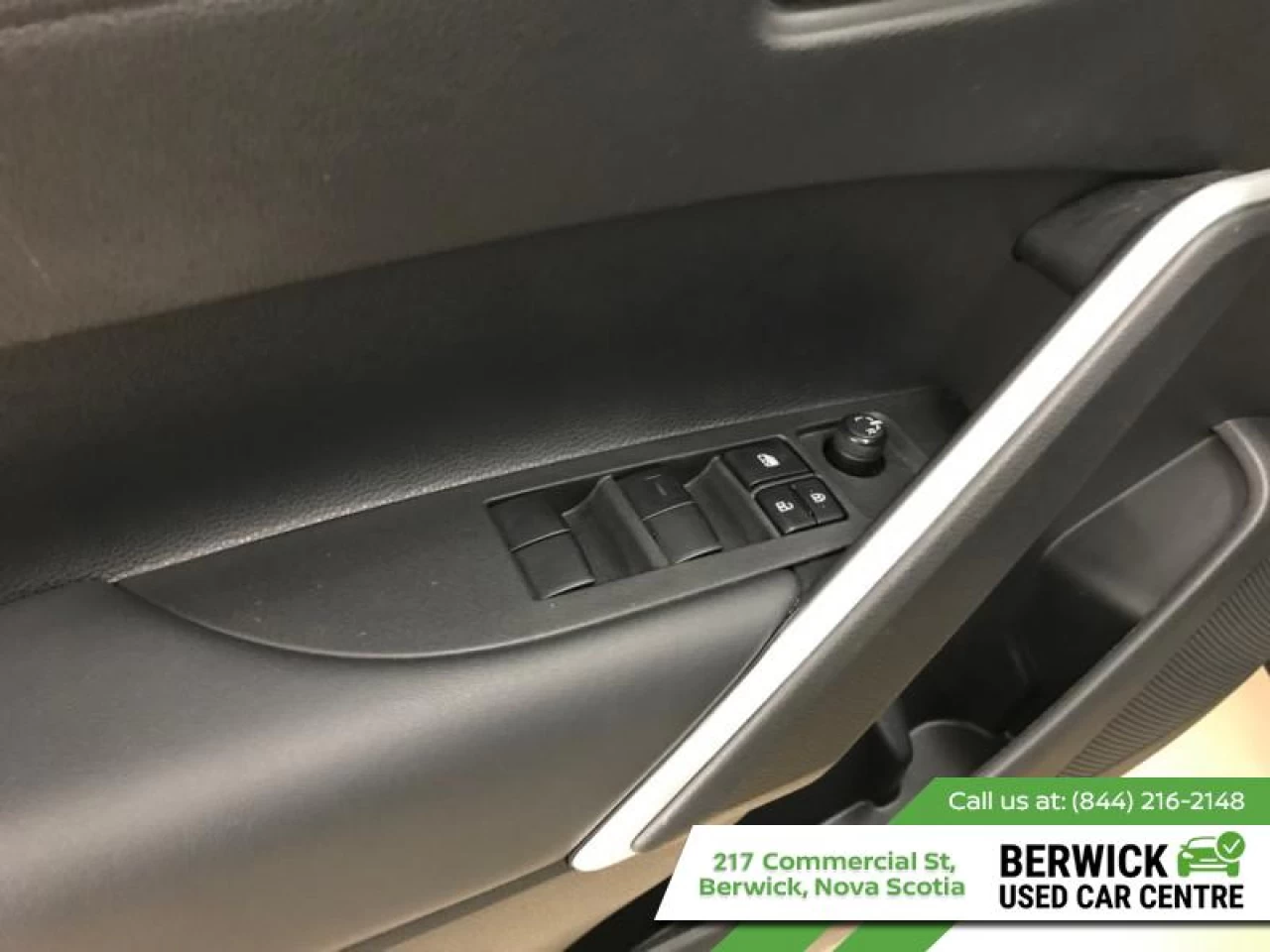 2022 Toyota Corolla Cross LE AWD Main Image