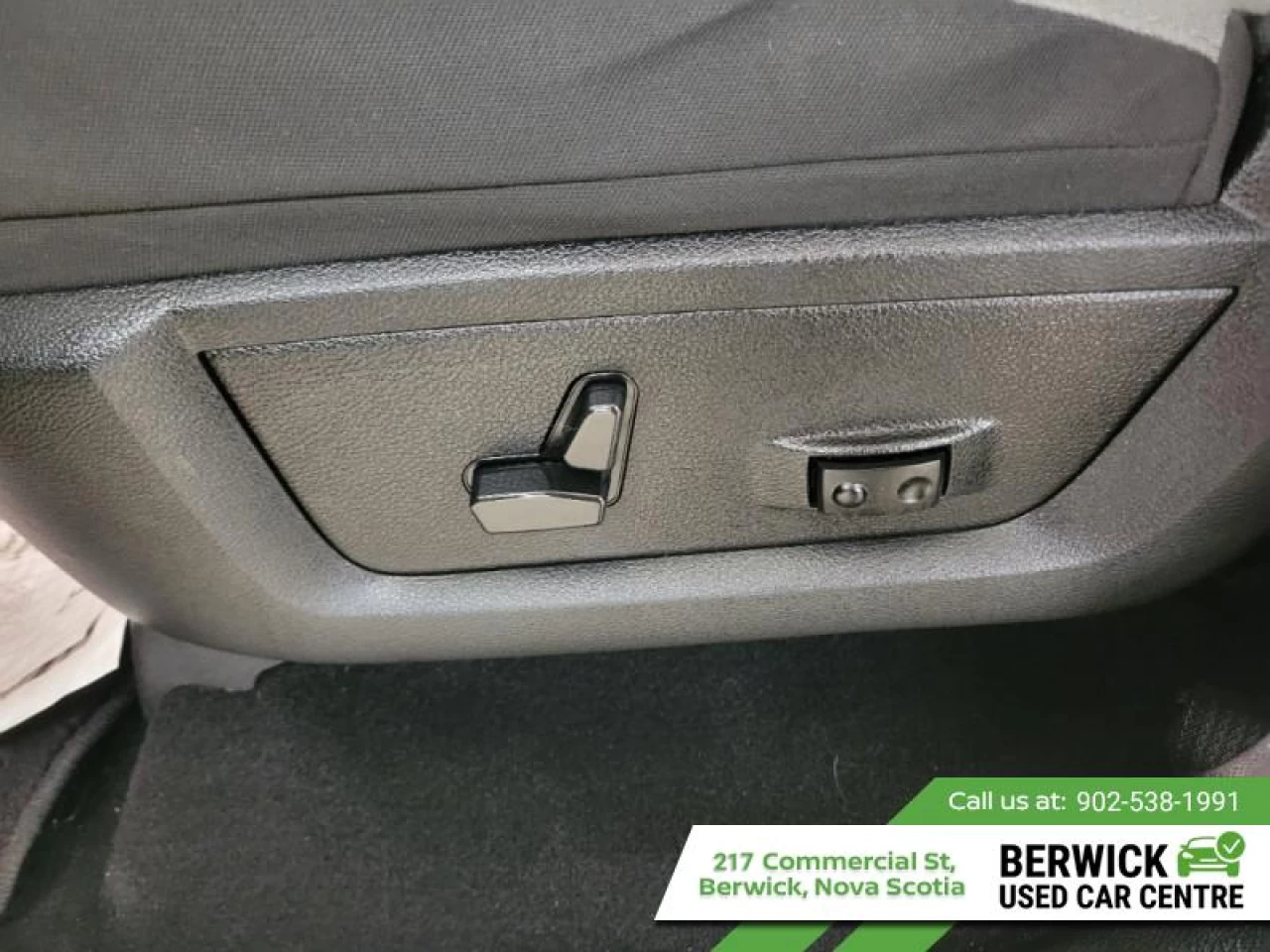 2023 Ram 1500 Classic SLT Main Image