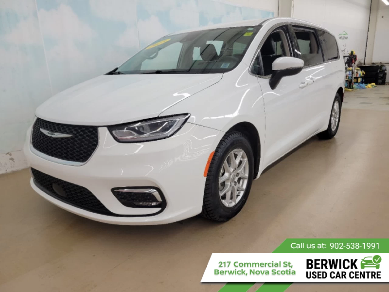 2023 Chrysler Pacifica Touring L Main Image